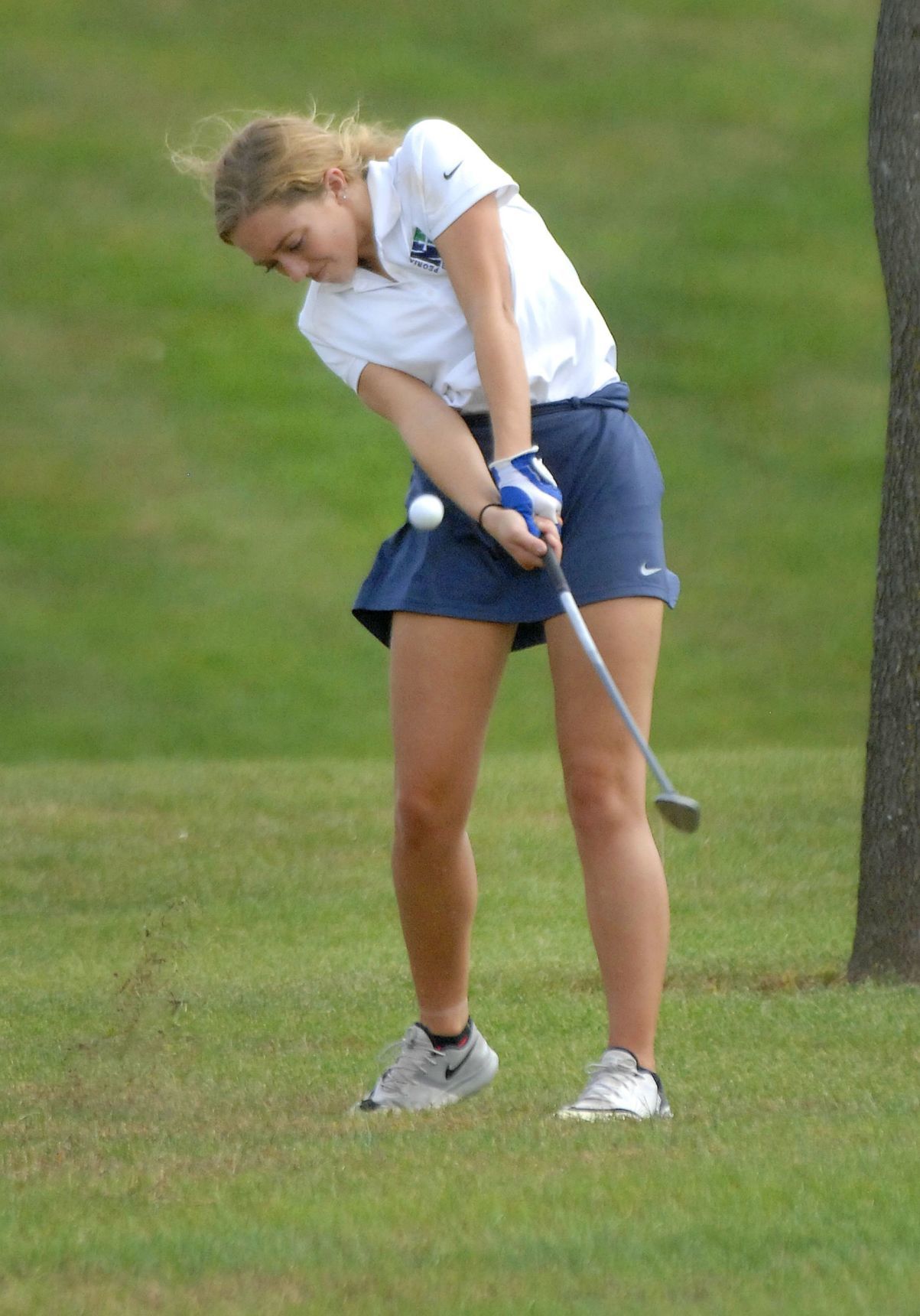 100418-blm-spt-7girlsgolf